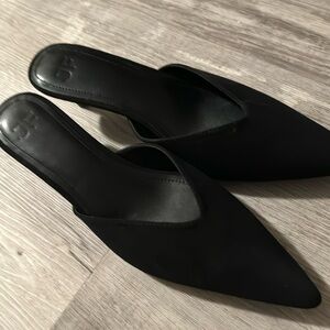 Black kitten heels suede